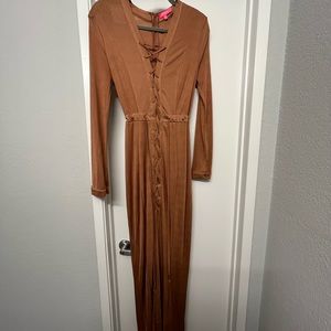 Long sleeve dress. Size medium fitting style long. Used once. Rustic color.